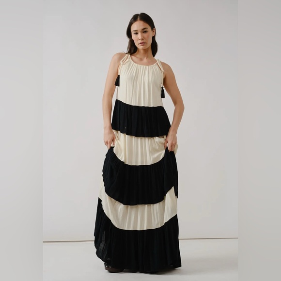 Aaron & Amber
Color Blocked Tier Maxi Dress - Picture 2 of 10